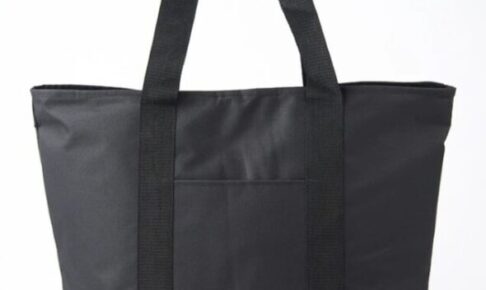 Standard Productsの大容量保冷バッグ45cm×43cmを床に置いた写真