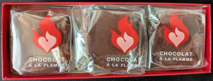 銀のぶどう ショコラ・ア・ラ・フラムのふわとろショコラ（箱を開けたところ）