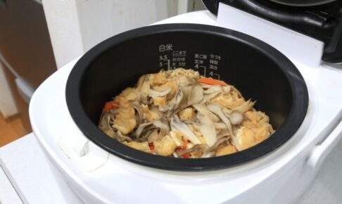予約炊飯で食中毒リスクが高まる炊き込みご飯のイメージ