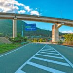 道路のゼブラゾーン（導流帯）