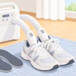 布団乾燥機と靴乾燥アタッチメントでスニーカーを乾かしている様子
