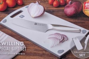 ツヴィリングのスペシャルギフトセットの包丁とまな板